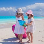 Little girls on beach - Asilo Bilingue